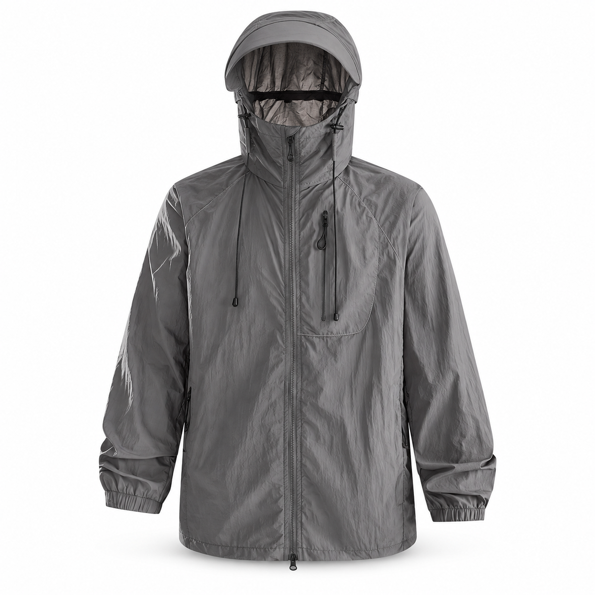 Veste de randonnée imperméable grise avec capuche sur fond blanc