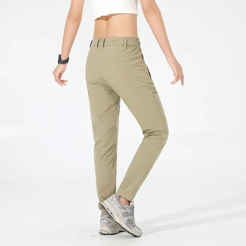 Pantalon de randonnée cargo imperméable pour femme de dos