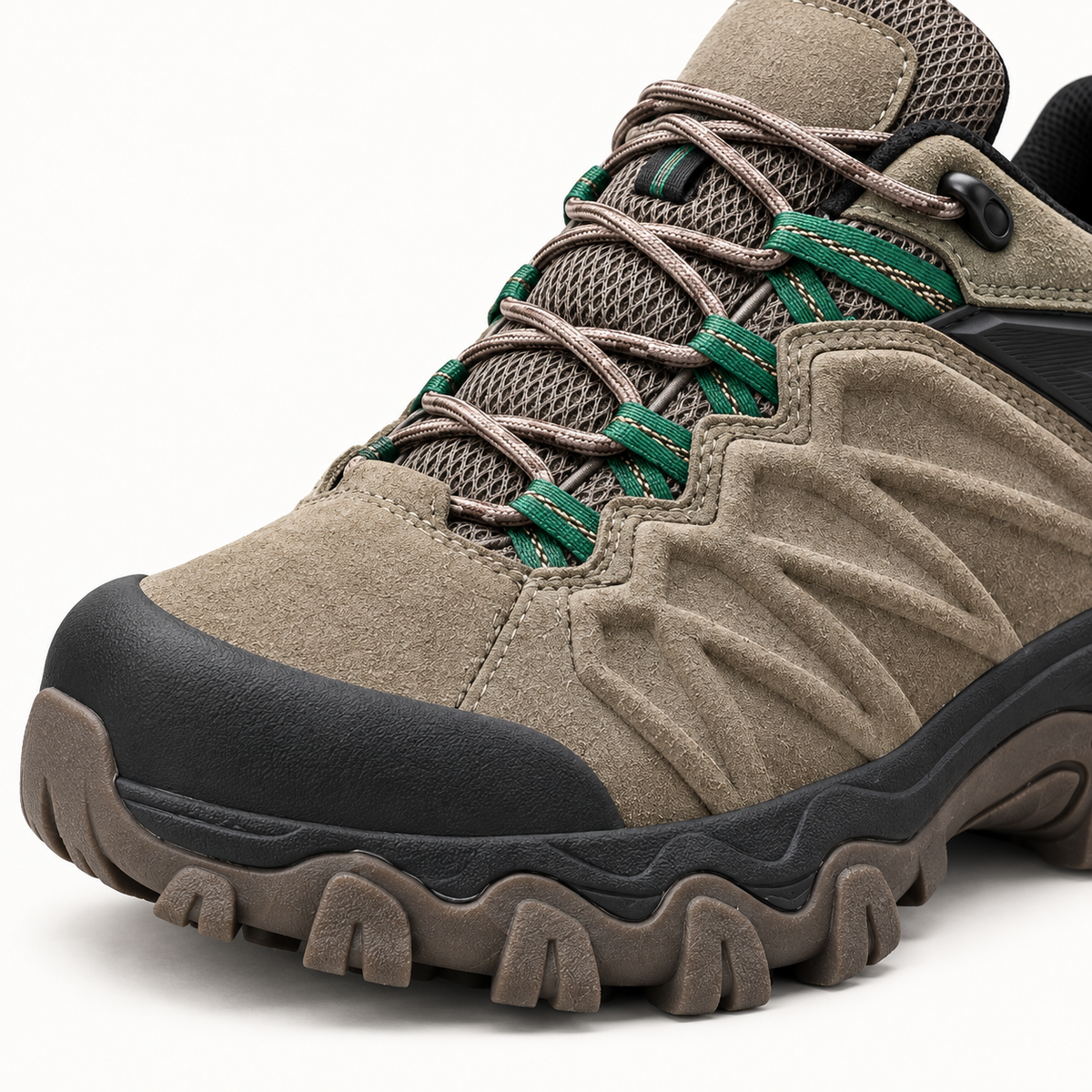 Chaussure randonnée beige homme – détail du pare-pierres et du laçage