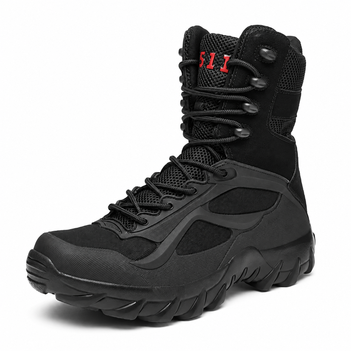 Botte de marche randonnée noire – vue trois-quarts sur fond blanc chaud