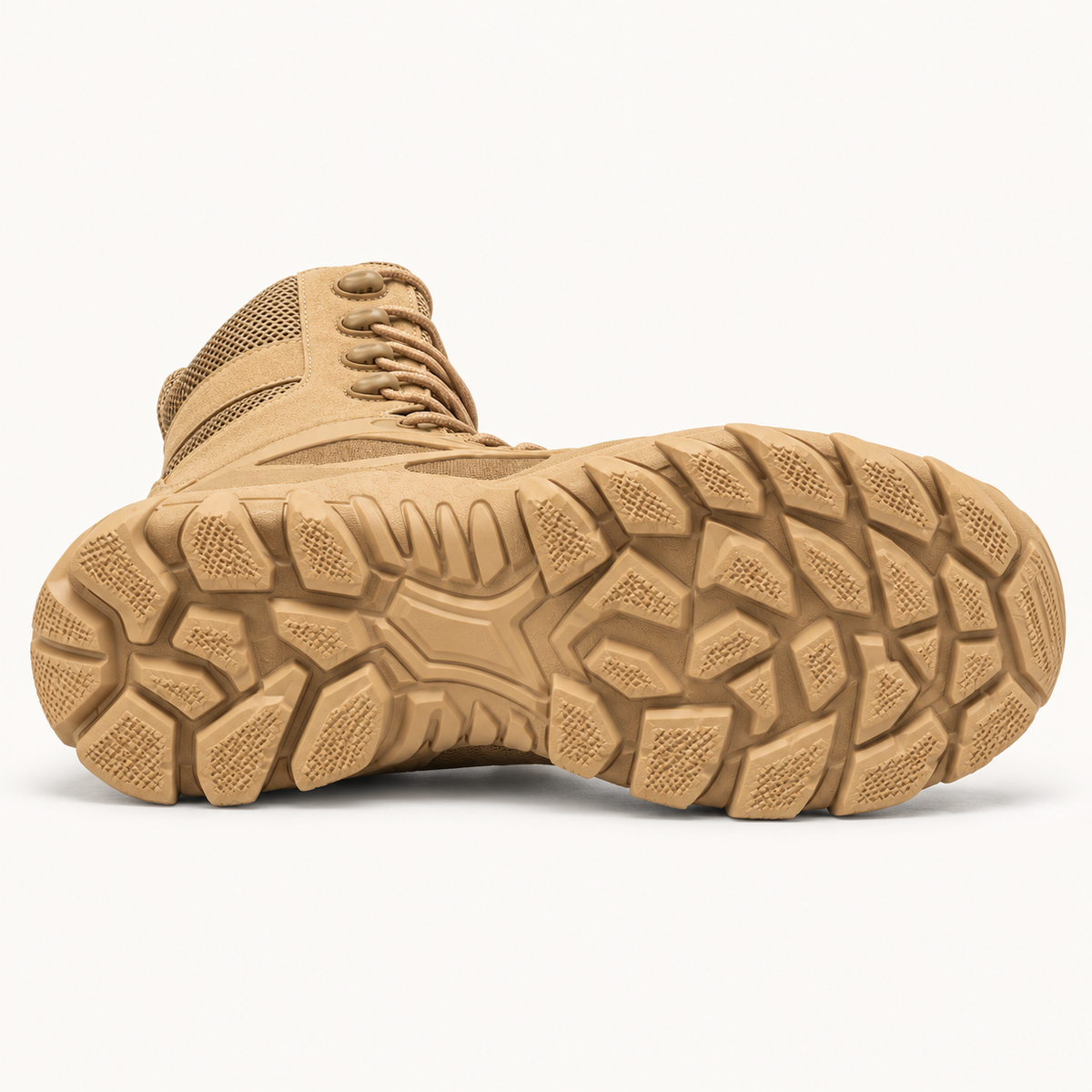 Botte de marche randonnée sable – semelle crantée attachée vue de dessous