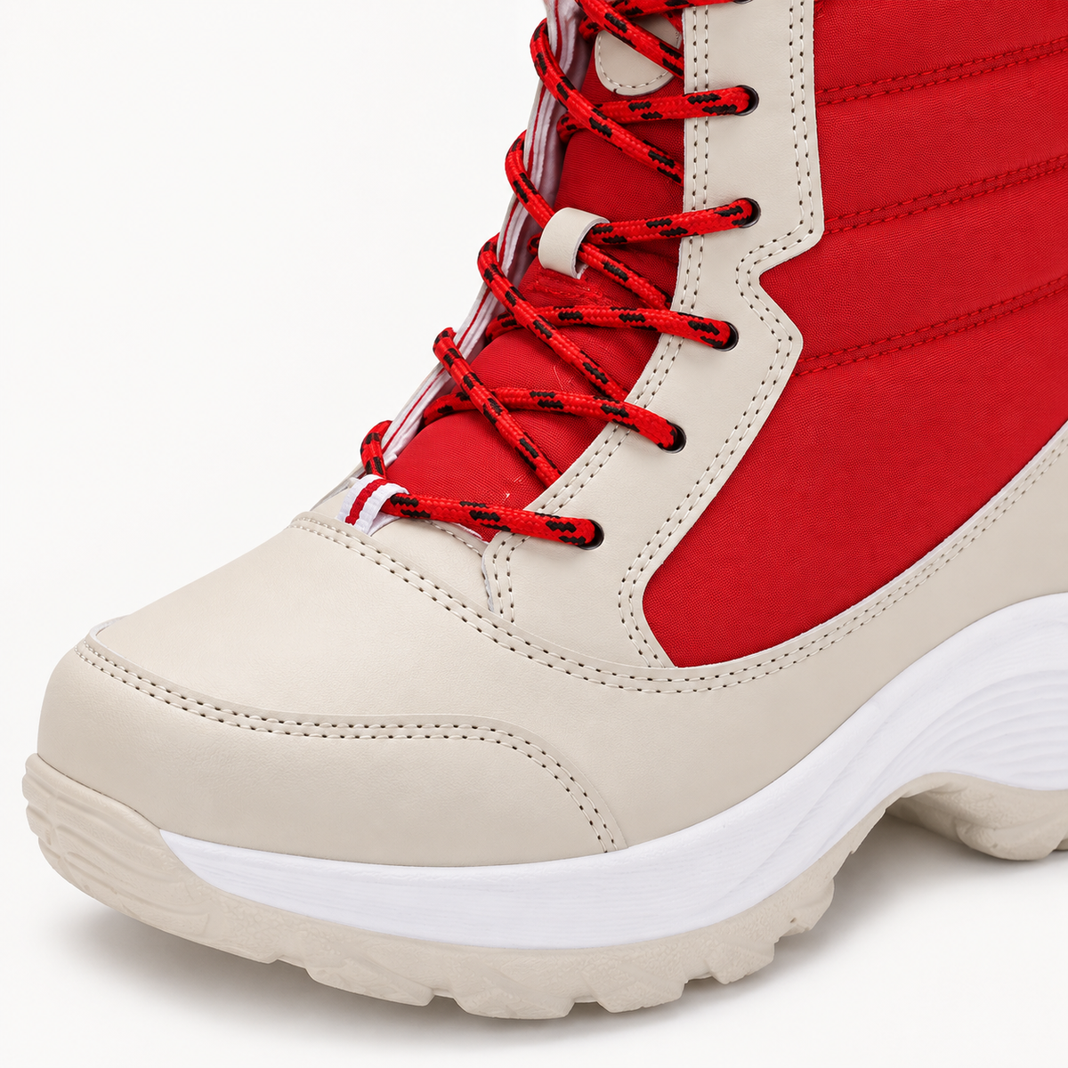 Botte de randonnée fourrée femme rouge – détail du laçage