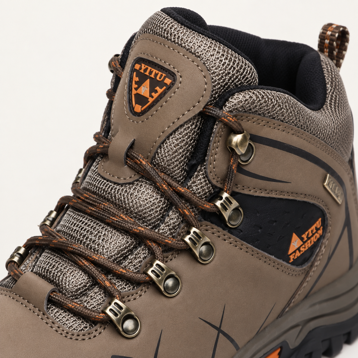 Botte montagne homme kaki – gros plan sur le col, la languette et le laçage