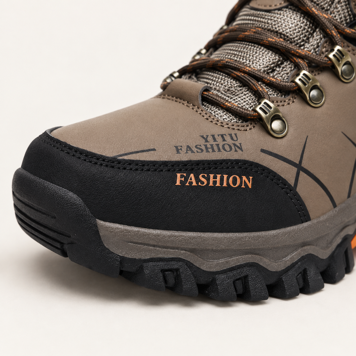Botte montagne homme kaki – gros plan sur le pare-pierres avant
