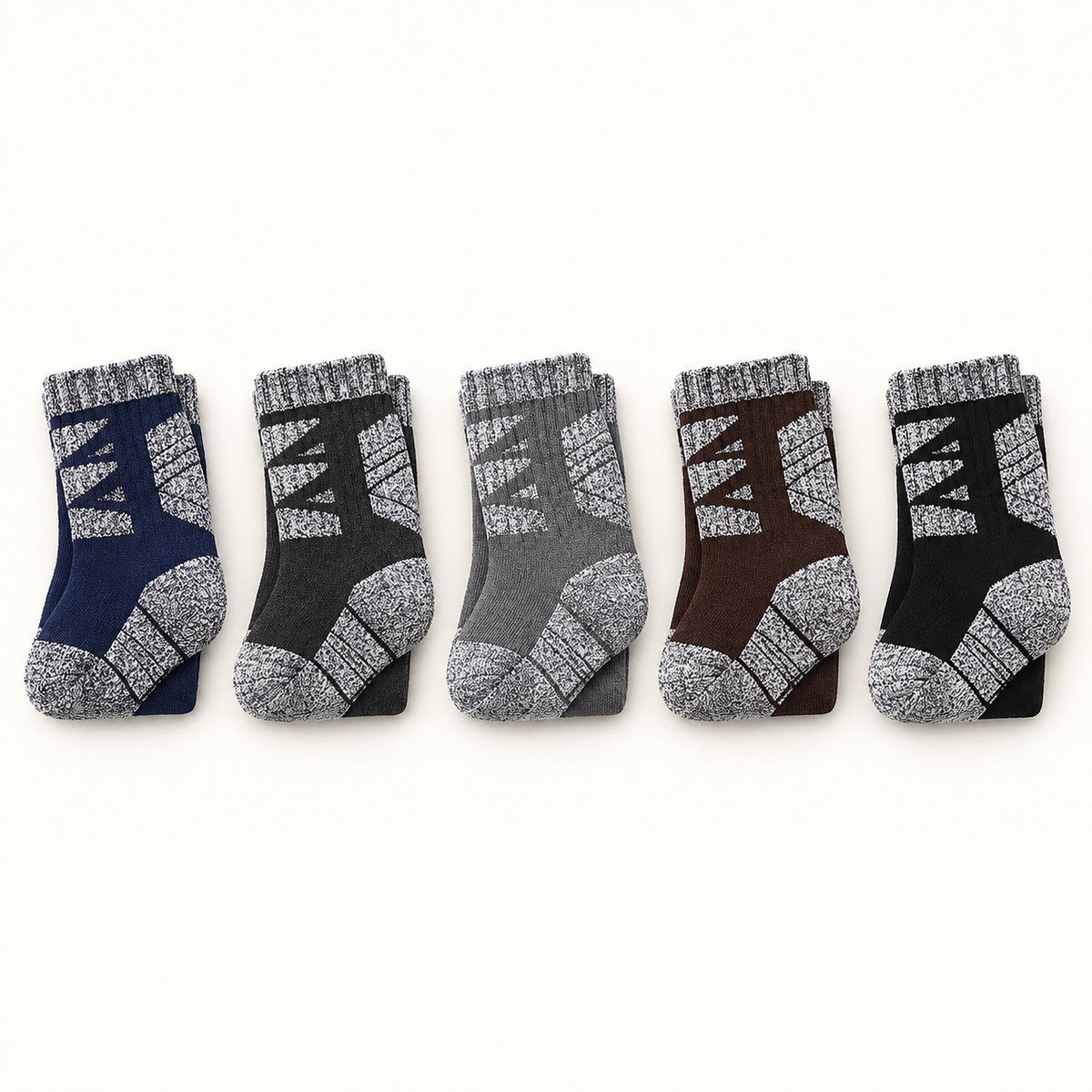 Cinq paires de chaussettes randonnée bouclette épaisse pliées