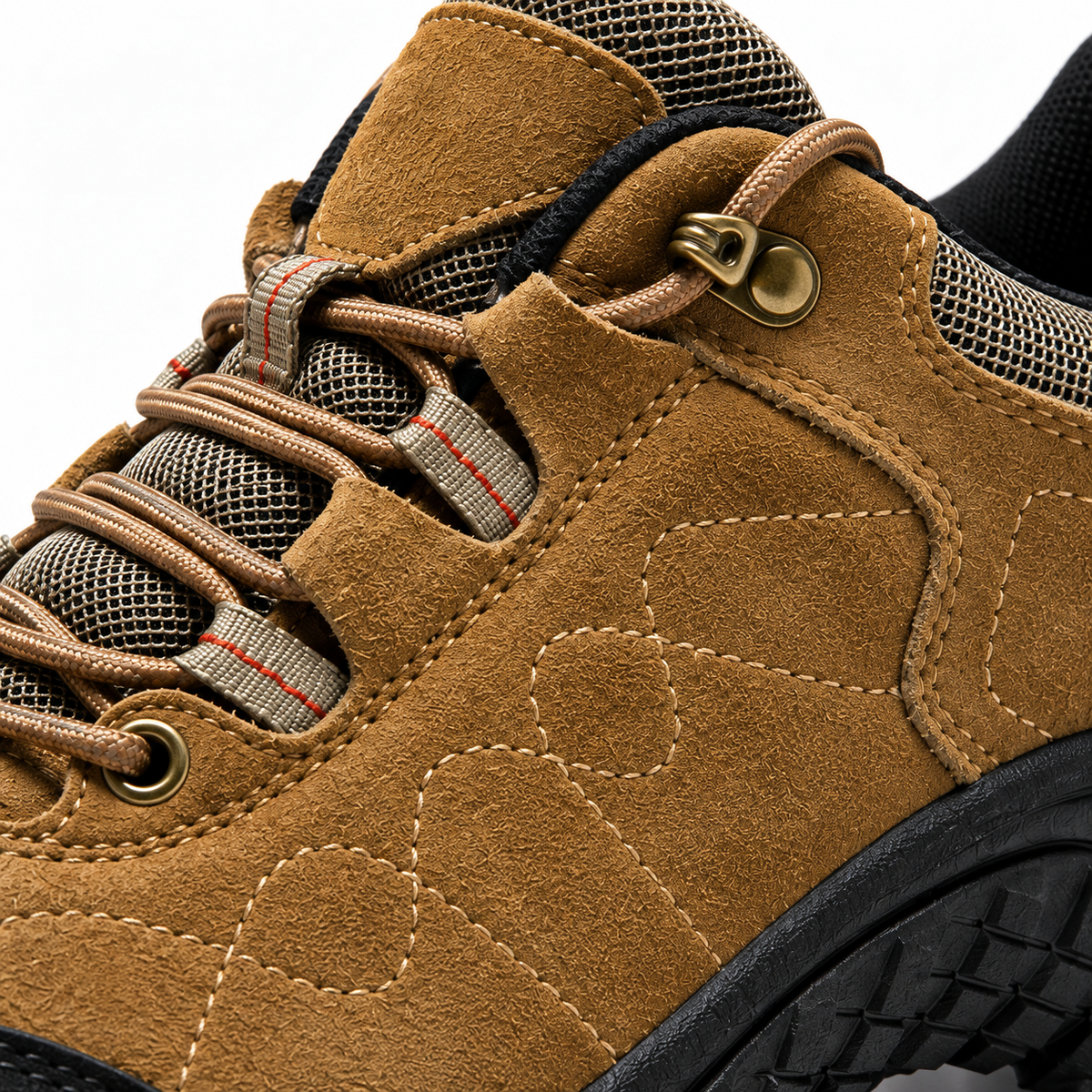 Chaussure homme randonnée basse cuir Saddlebrown – détail du cuir, du mesh et du laçage