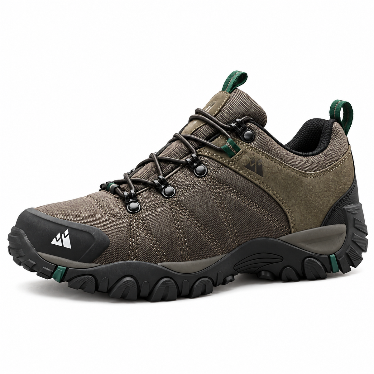 Chaussure randonnée basse imperméable marron – vue trois-quarts sur fond blanc