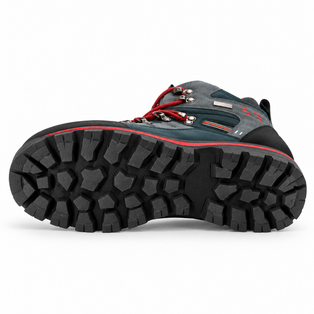 Semelle extérieure entière de chaussure de randonnée crantée noire visible du talon aux orteils