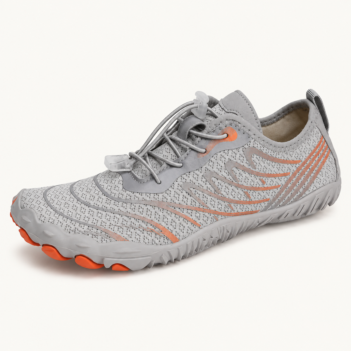 Chaussure randonnée doigt de pied grise – vue trois-quarts sur fond blanc