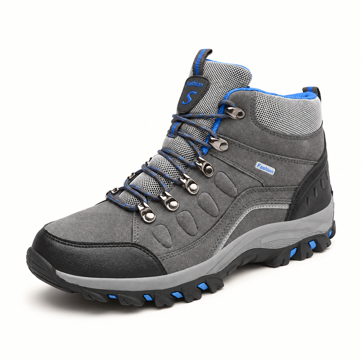 Chaussure de randonnée grise – vue trois-quarts sur fond blanc chaud