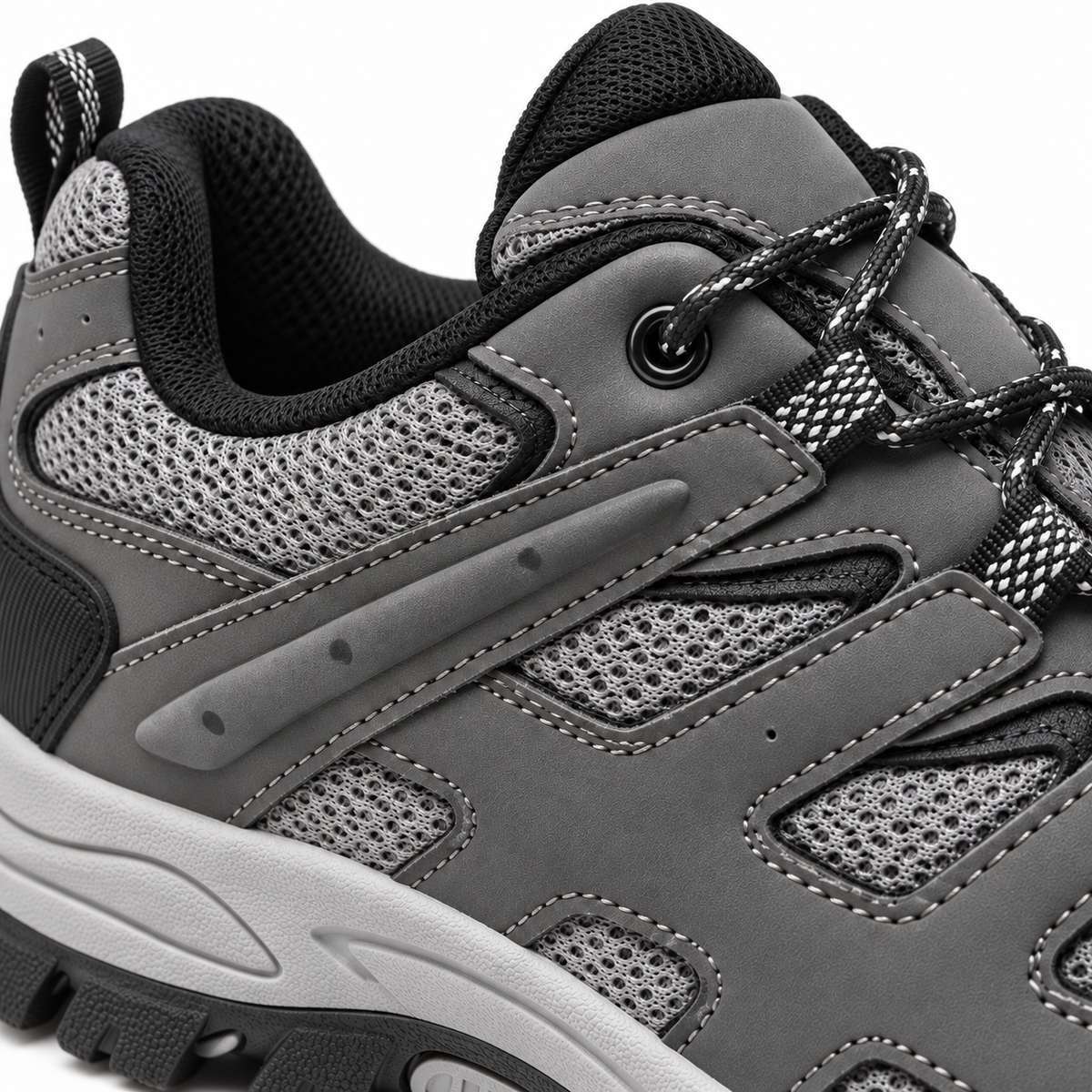 Chaussure randonnée montagne été grise — détail du mesh et des coutures