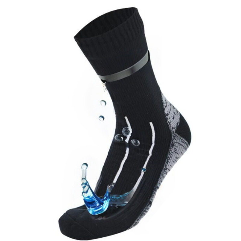 Chaussettes Imperméables de Randonnée gris sur fond blanc