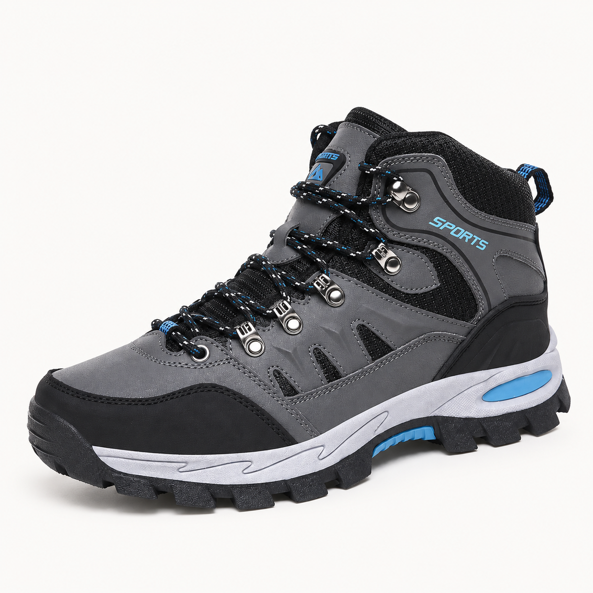 Chaussure mid randonnée légère grise en vue trois-quarts sur fond blanc chaud
