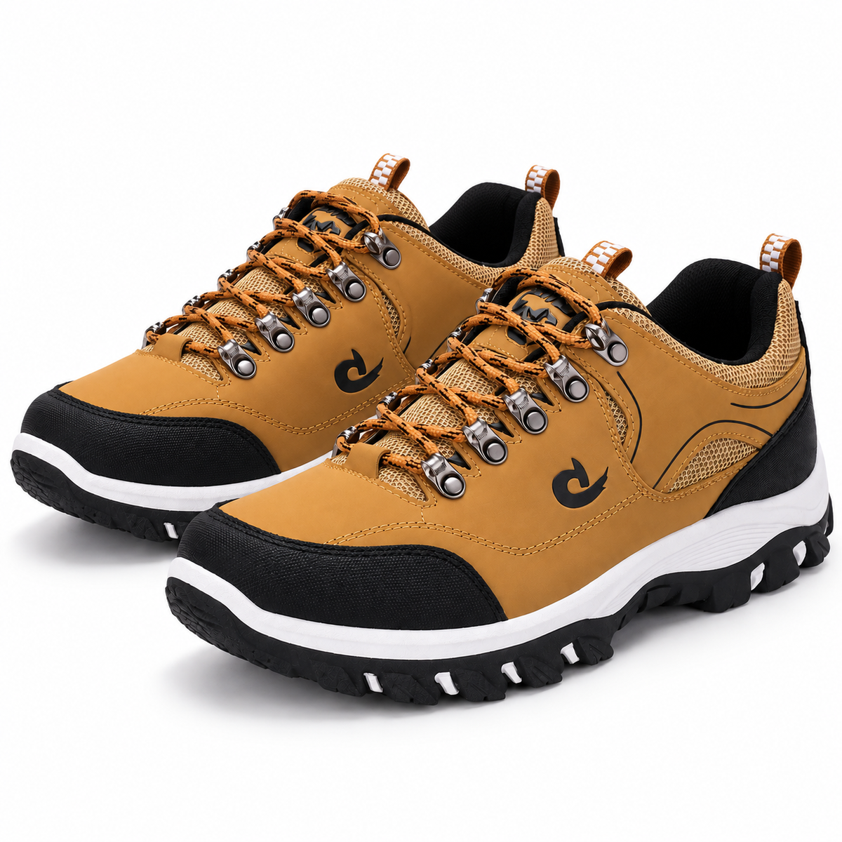 Paire complète de chaussures petite randonnée homme marron et noires en vue trois-quarts