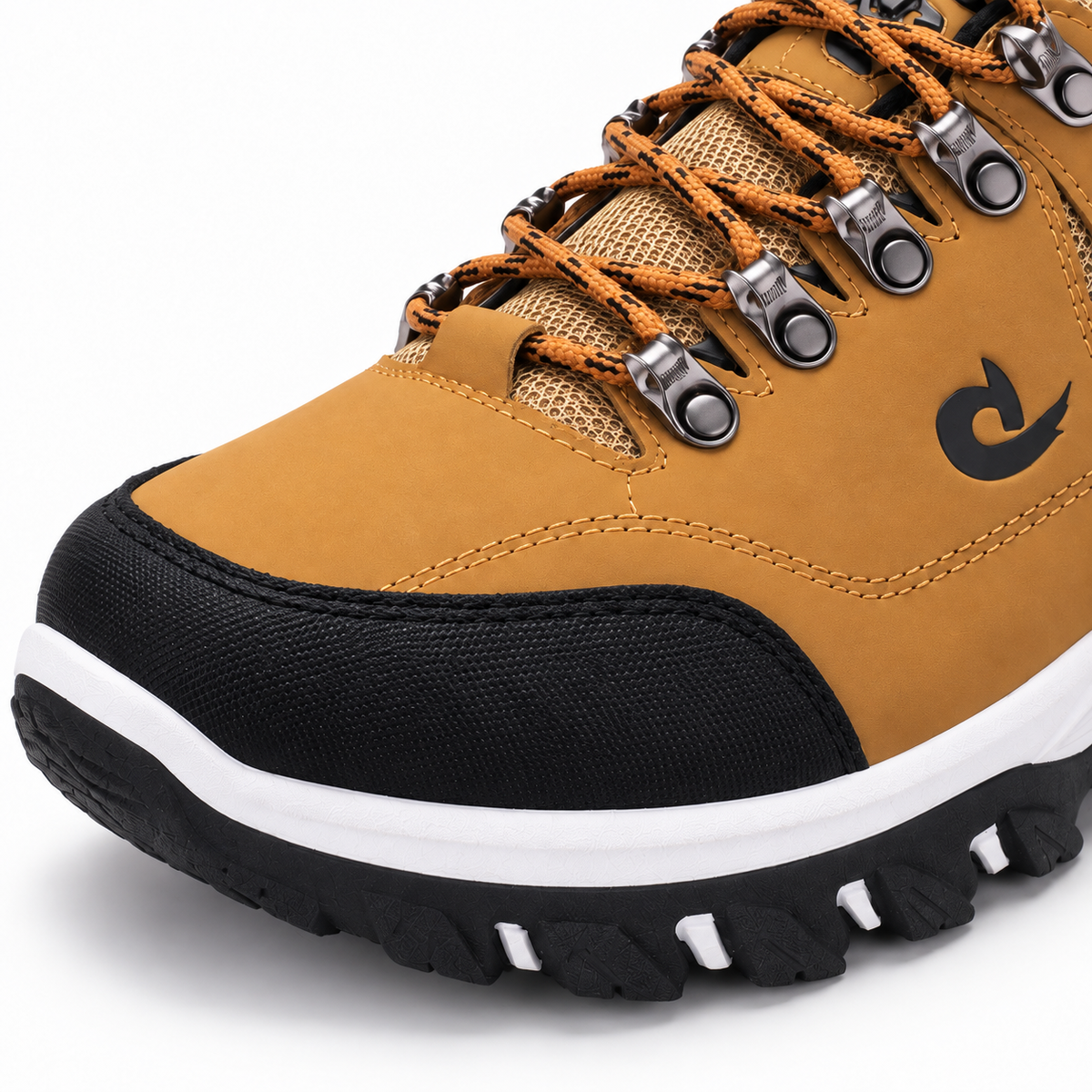 Détail de la protection avant, des coutures et des matières de la chaussure randonnée homme militaire beige