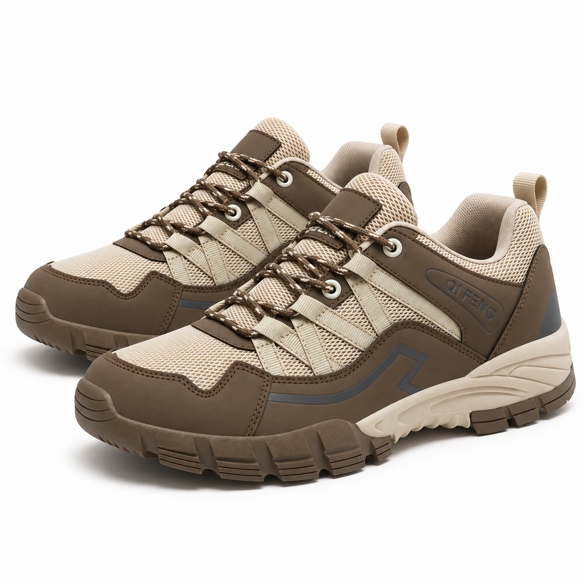 Paire complète de chaussures randonnée mid cuir homme beige et marron en vue trois-quarts