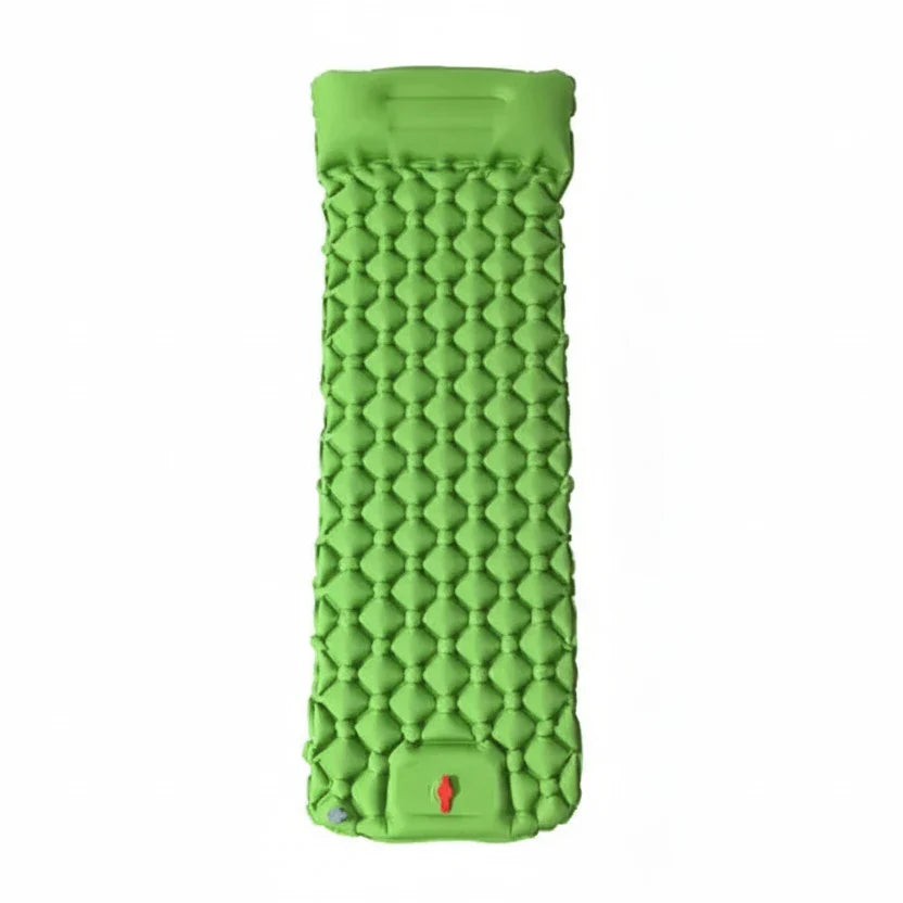 Matelas de camping autogonflant compact, couleur verte.
