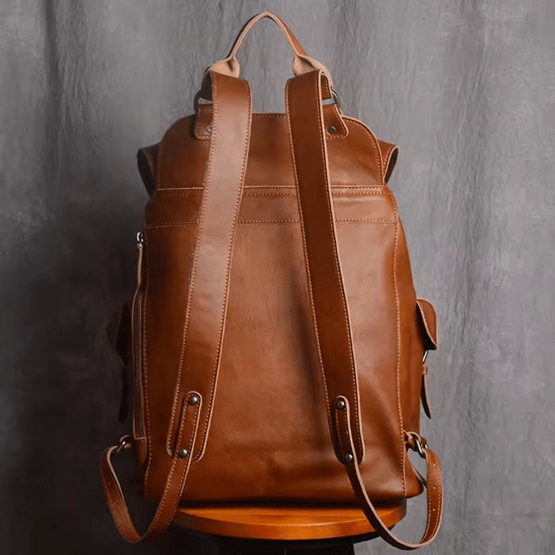Dos du sac à dos cuir randonnée