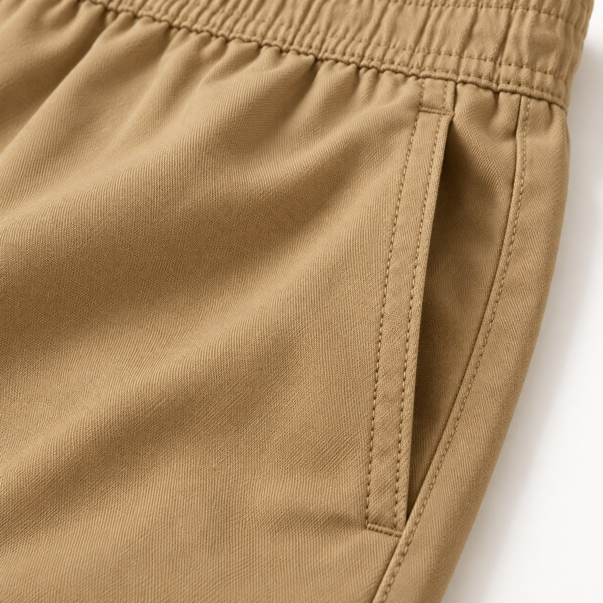 Short court randonnée homme beige – détail du tissu et des coutures