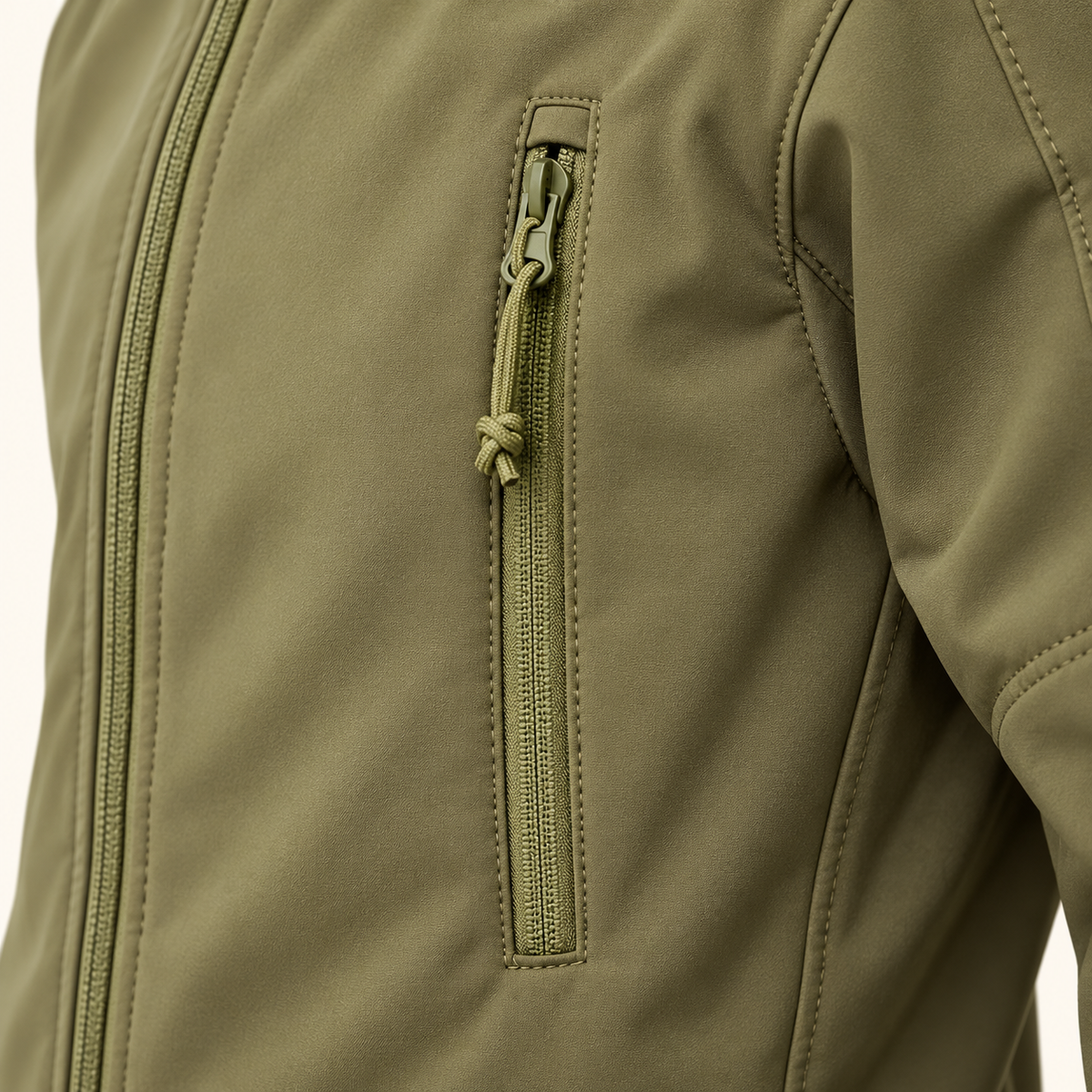 Veste mi-saison randonnée kaki – détail de poche zippée