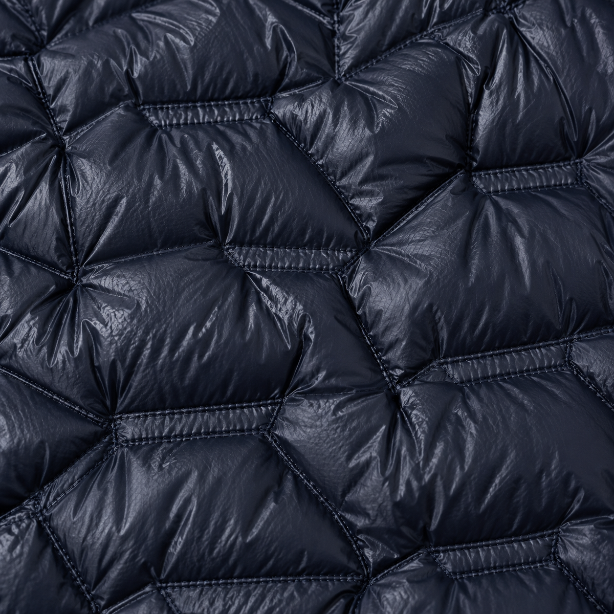 Veste randonnée froid bleue – détail matelassage géométrique