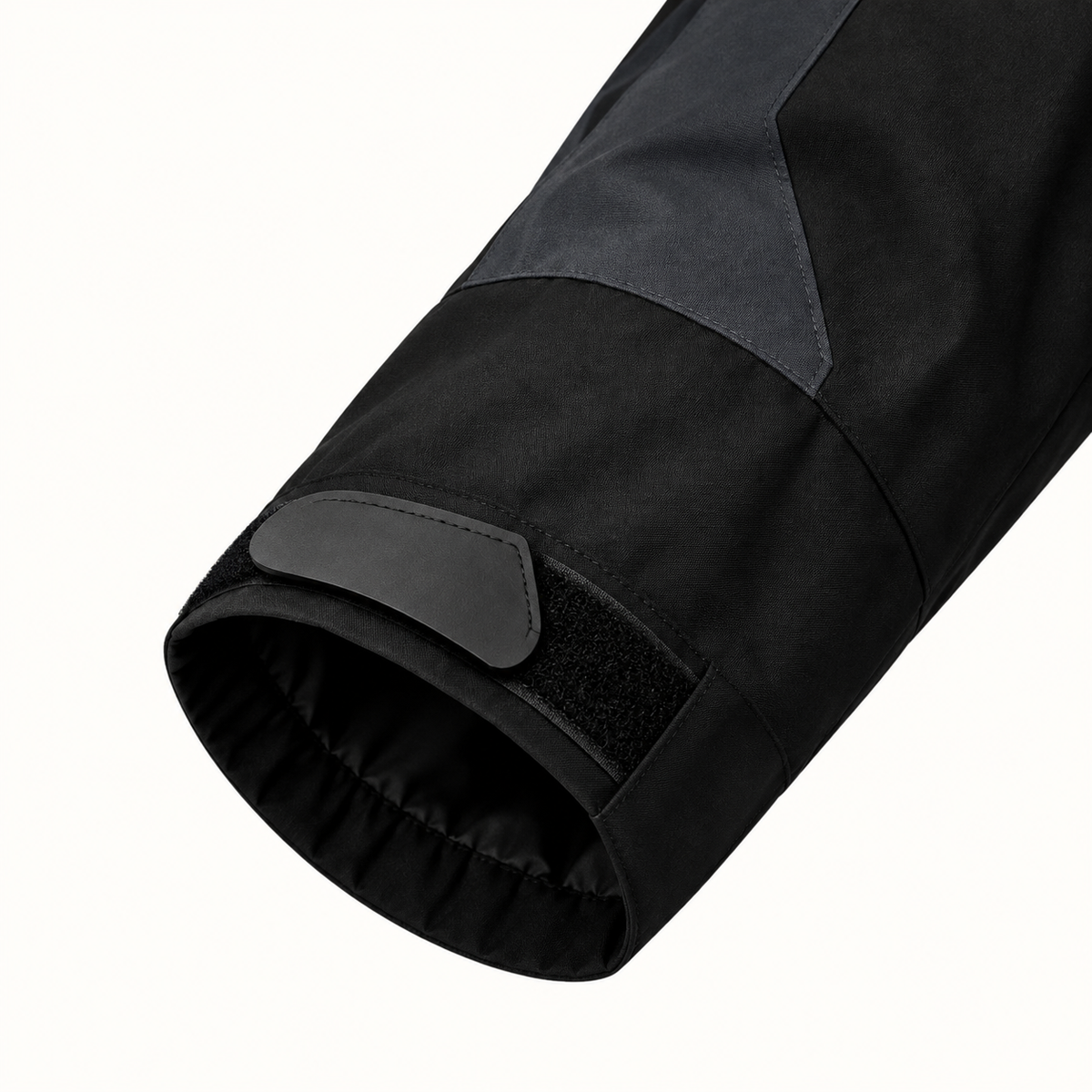 Veste randonnée imperméable ultra résistante – détail du poignet ajustable