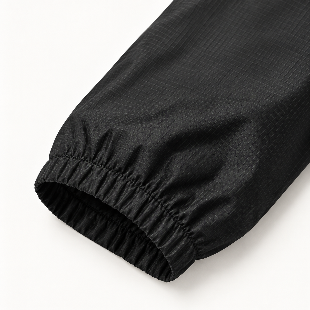 Veste randonnée nylon noire – détail poignet élastiqué