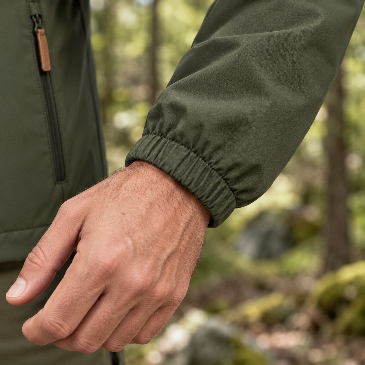 Veste randonnée softshell homme verte – détail poignet élastiqué