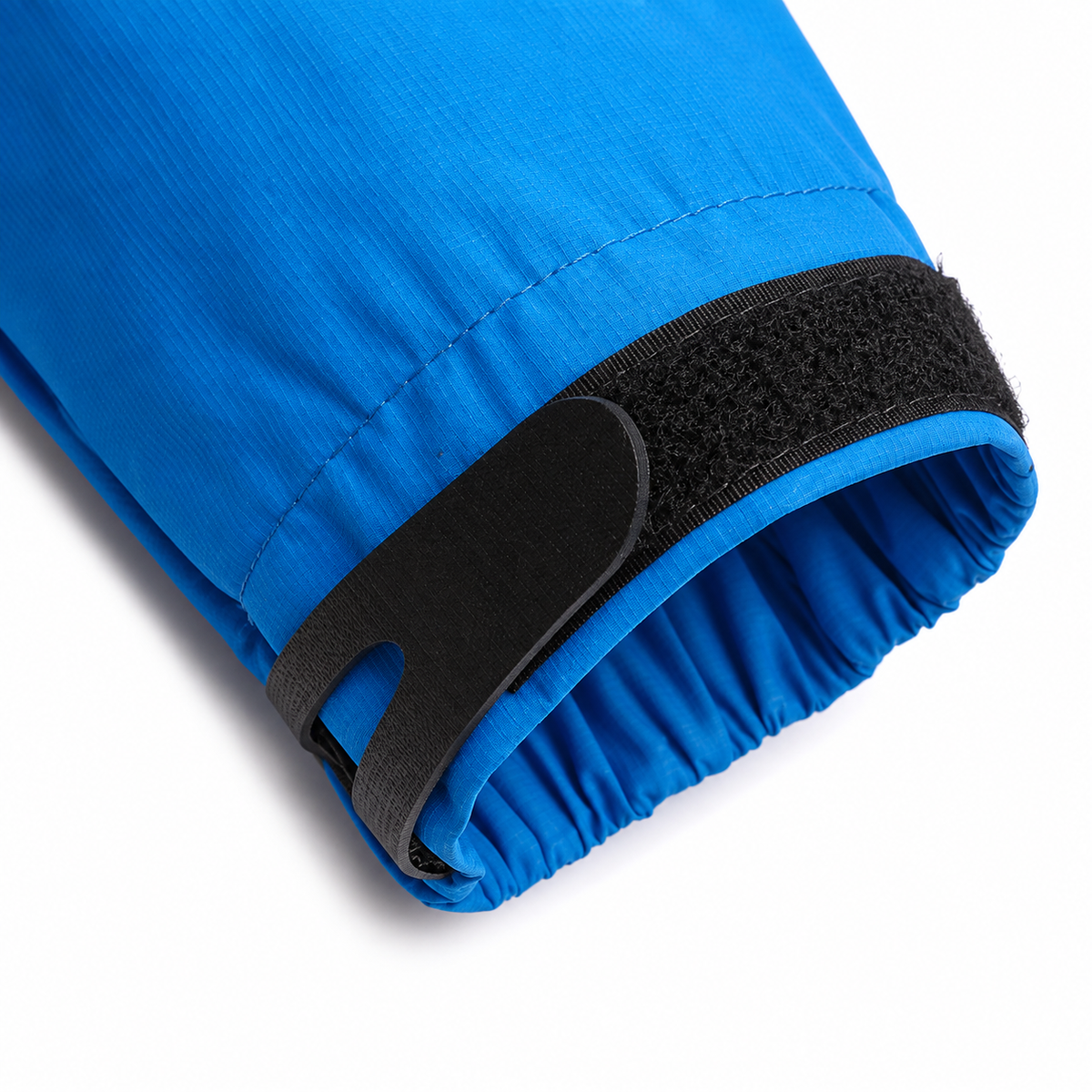 Veste pour randonnée raquette – détail du poignet ajustable
