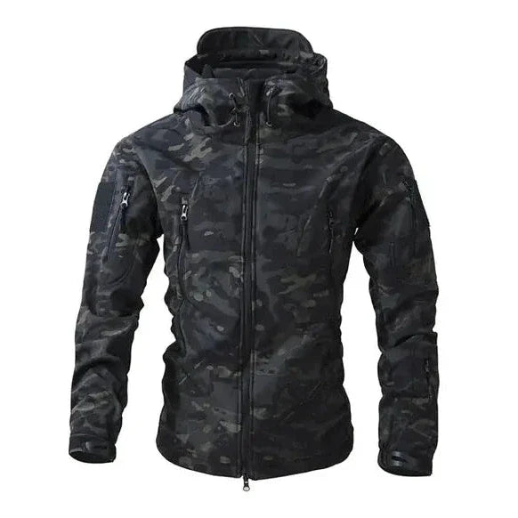 Veste softshell avec motif camouflage noir pour outdoor tactique.