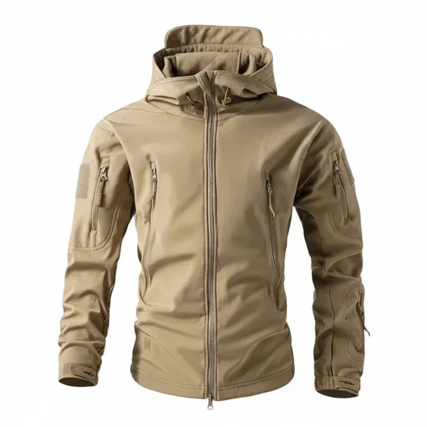 Veste softshell tactique beige pour usage outdoor, bivouac ou trek désertique.